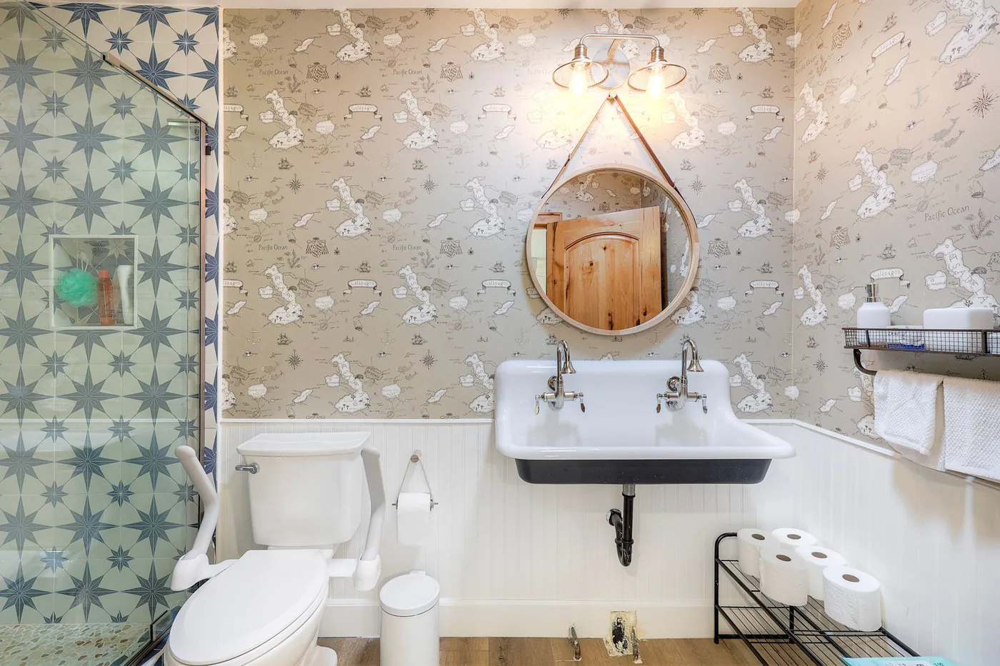 Room 4 bathroom at Casa La Granada