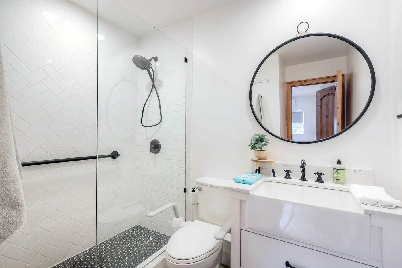 Room 6 bathroom at Casa La Granada